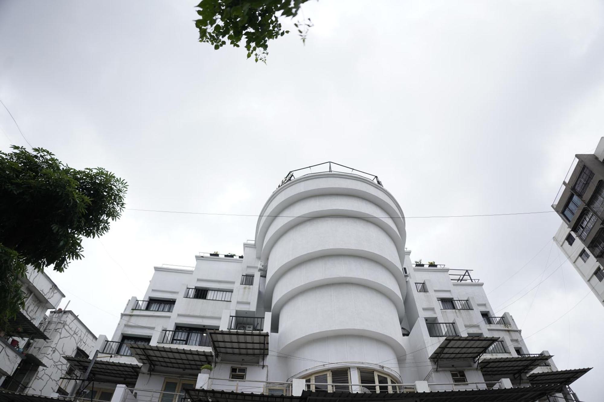 Hotel Royal Accord Surat Esterno foto